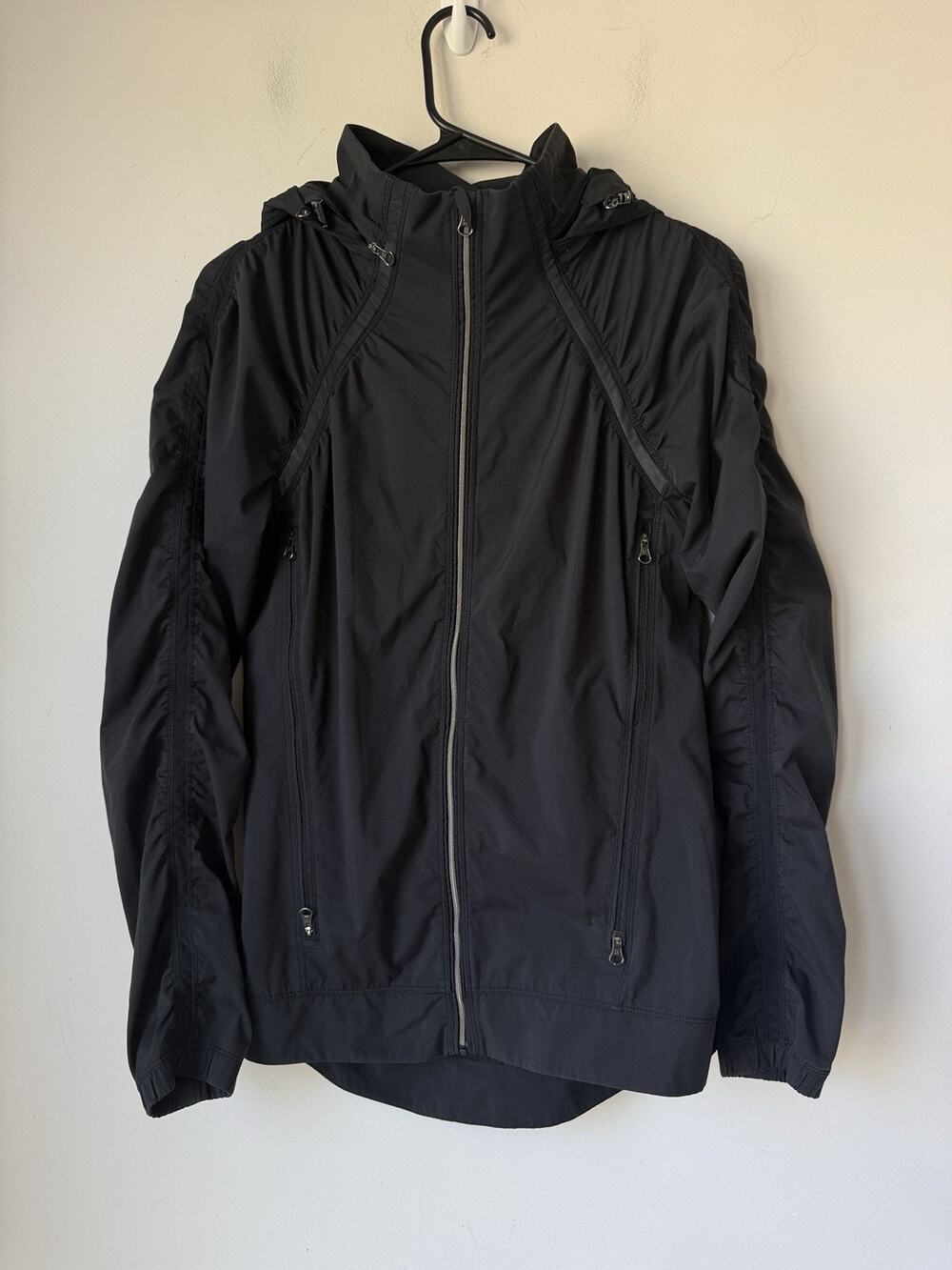 Lululemon Rain Jacket Black Size 6 Hooded Windbreaker Lightweight Packable Trave